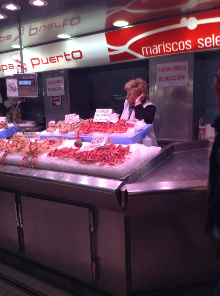 seafood-vendor-farmers-market-Valencia